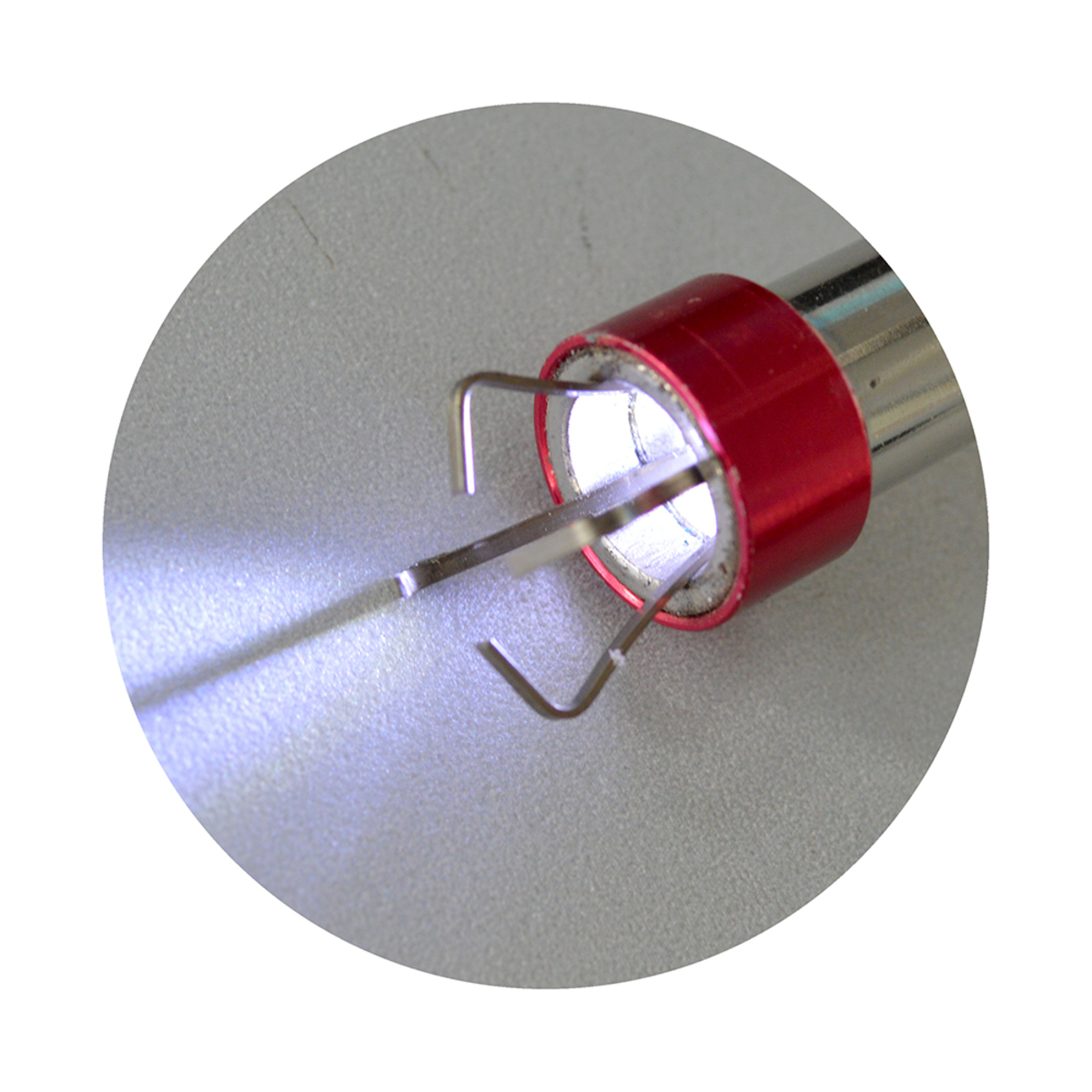 WDK-65114 Захват гибкий цанговый с магнитом и подсветкой, 670 мм