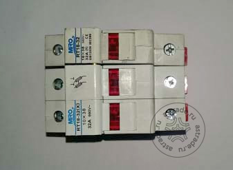 Fuse RT18-32/2P (with 32A core) (with 220V single-phase control box)